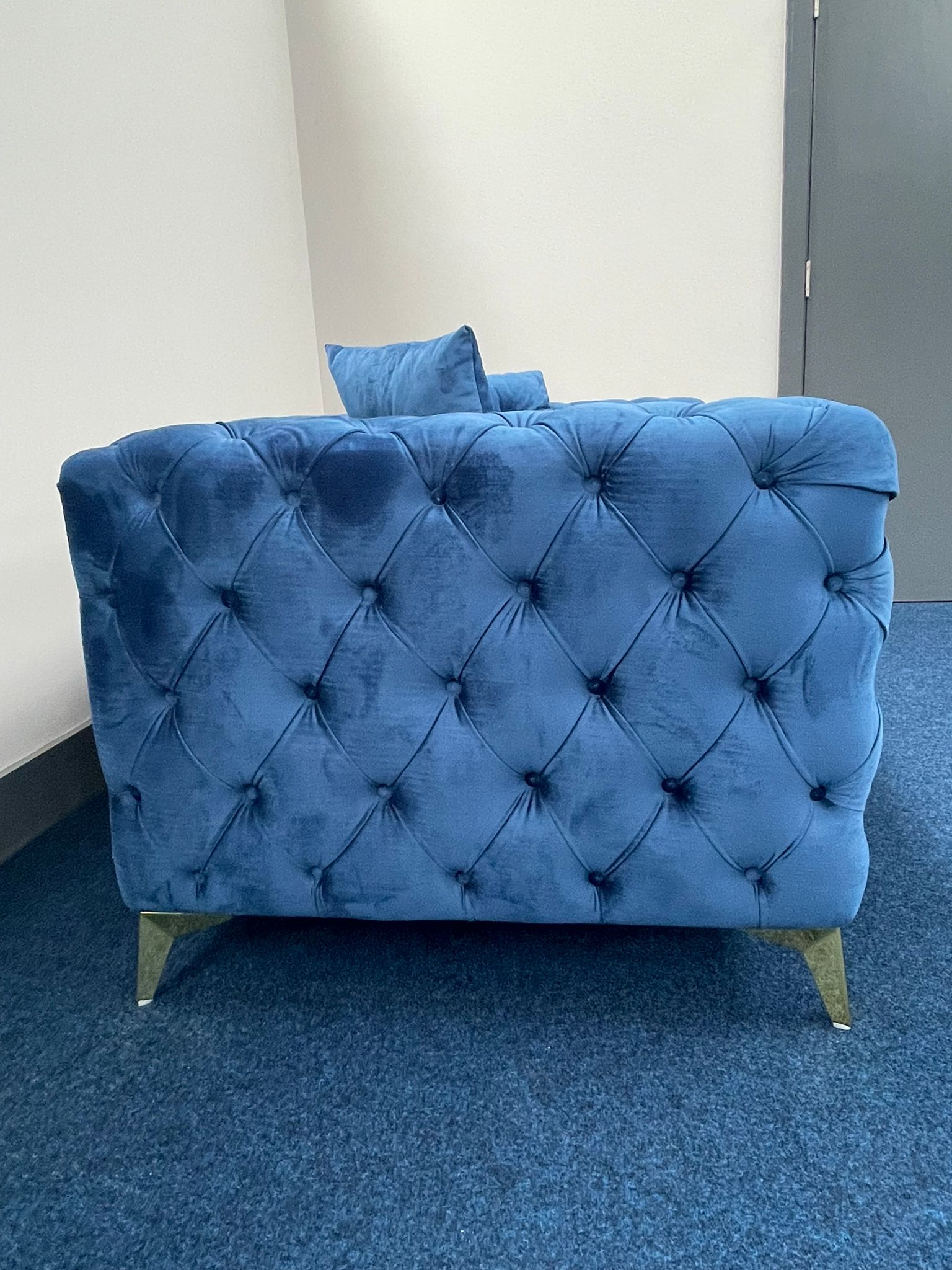 2 Seater Chesterfield Sofa in Blue Plush Velvet